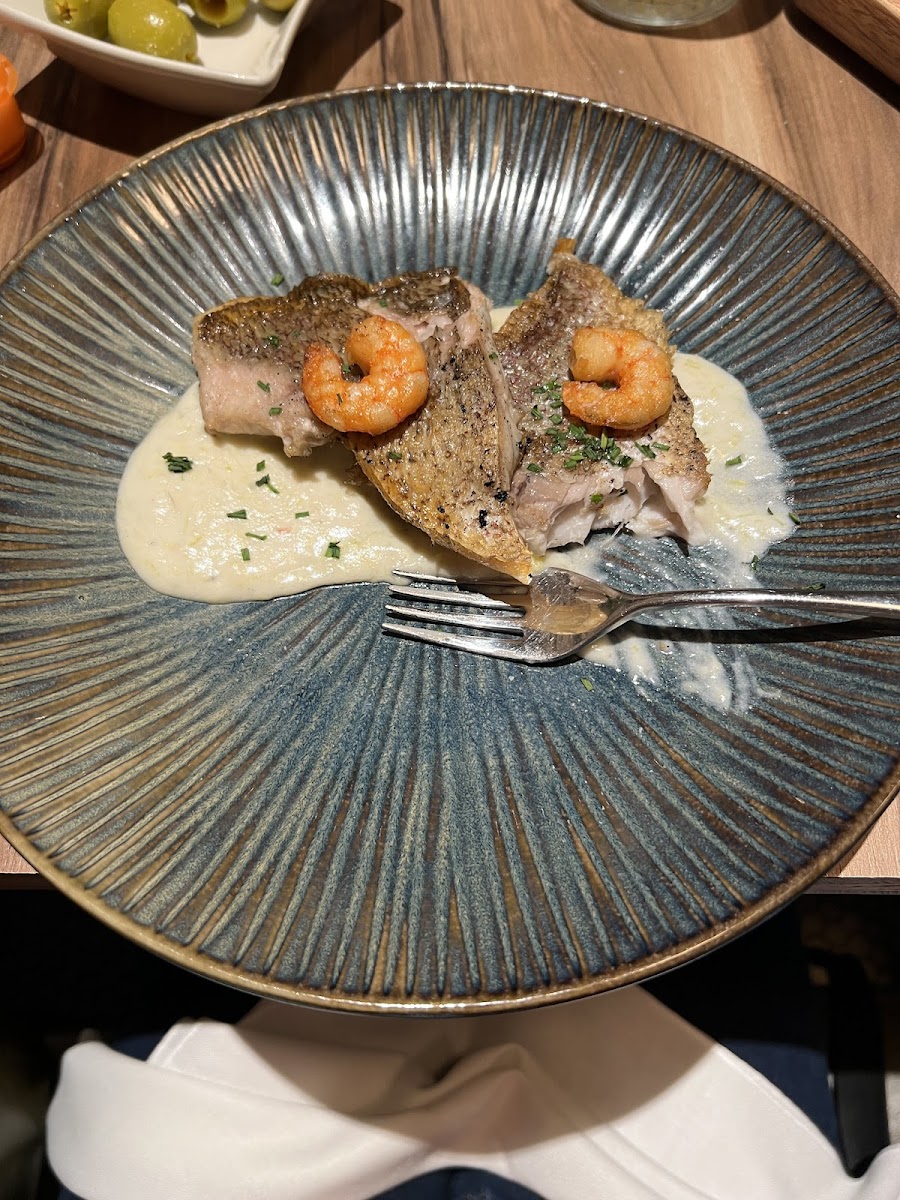 Red porgy with coconut and prawns