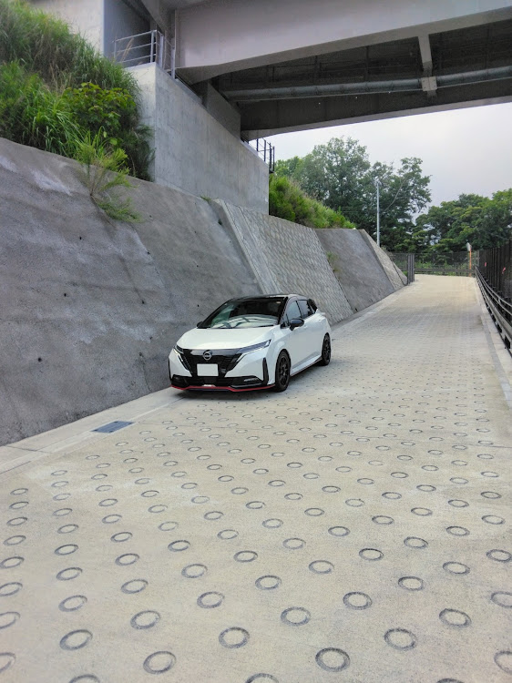 ノート オーラの７月もよろしくお願いいたします・テールランプのこだわりに関するカスタム事例の投稿画像3枚目