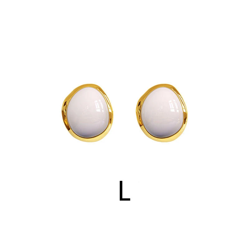 Boucles d'oreilles en jade blanc et oeil de tigre, design spécial mode chinoise, pour un style unique et sophistiqué.