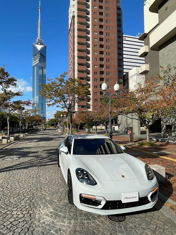 パナメーラの福岡タワー・ドライブ・通りすがりの🐢活📸に関するカスタム事例の投稿画像1枚目