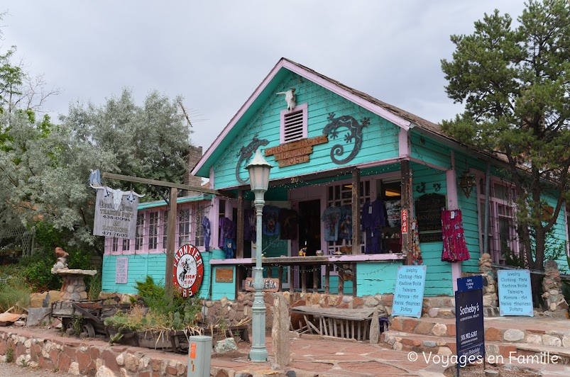 Madrid, turquoise house - trading post