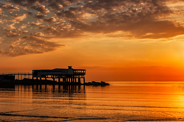 Orange sunrise di CarloBassi