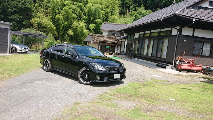 クラウンアスリートの洗車・撮影・深リム・梅雨明け間近・車好きと繋がりたいに関するカスタム事例の投稿画像1枚目