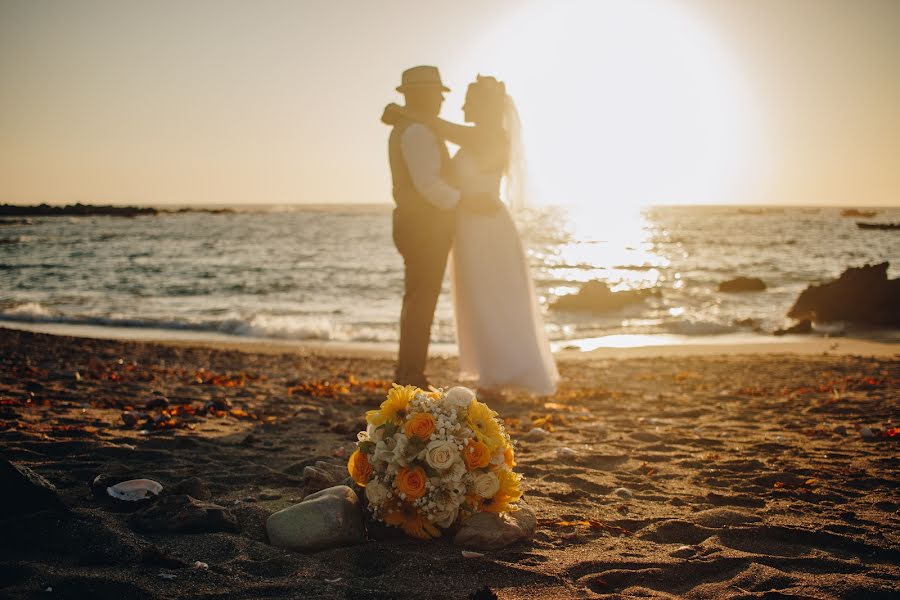 Fotografo di matrimoni Jonathan Peña (lasfotosdeljony). Foto del 28 marzo 2020