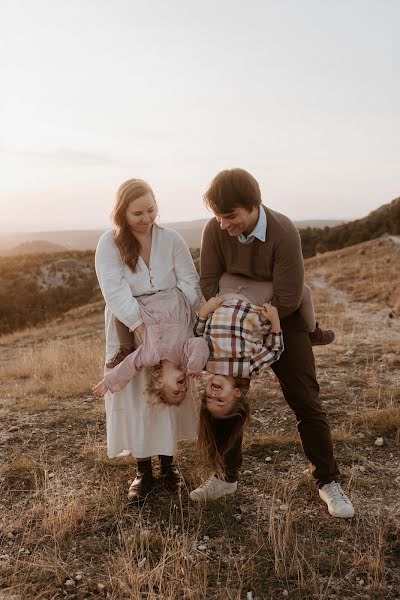 Fotógrafo de casamento Vivien Ujházi (ujhazivivien). Foto de 16 de dezembro 2023