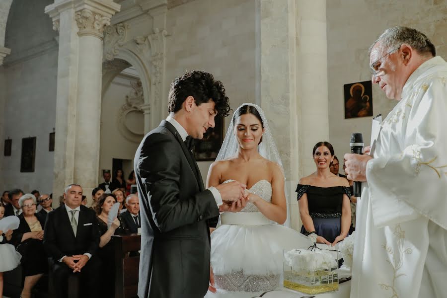 結婚式の写真家Enzo E Laura Quinto (quinto)。2019 3月22日の写真