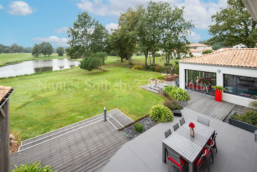 House with pool and garden 4