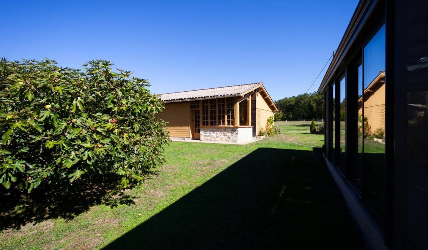 House with pool and terrace Casteljaloux