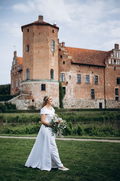 Wedding photographer Alyona Hryb (alyonaphoto). Photo of 16 July 2023