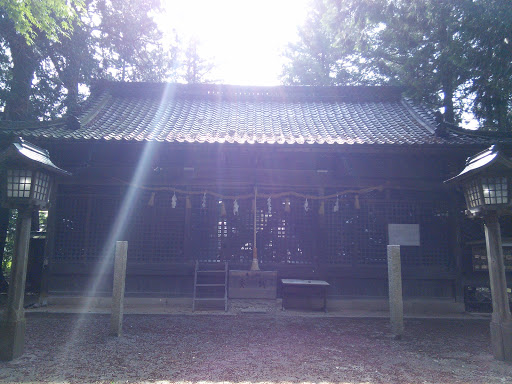 三柱神社本殿