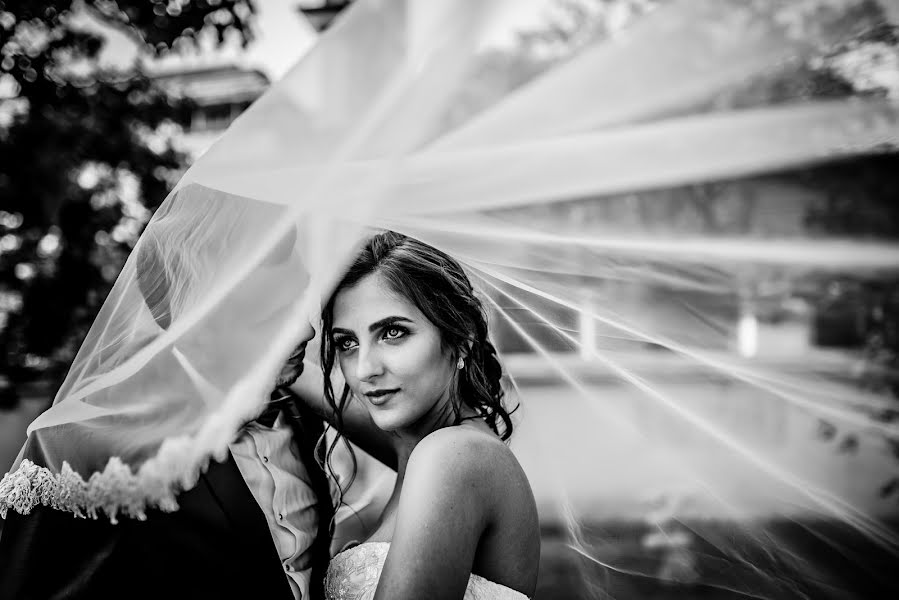 Fotógrafo de casamento Laurentiu Nica (laurentiunica). Foto de 10 de novembro 2017