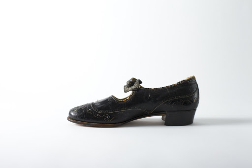 LCF ARCHIVES: SHOES 1820 - 1930 — Google Arts & Culture