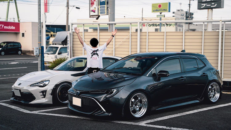 カローラスポーツのkohhsanさんが投稿したカスタム事例の投稿画像1枚目
