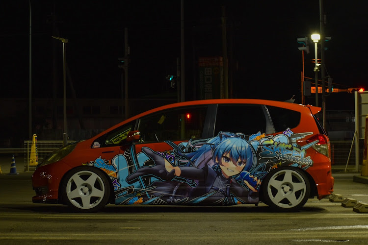 フィットの痛車・星街すいせい・常闇トワに関するカスタム事例の投稿画像1枚目