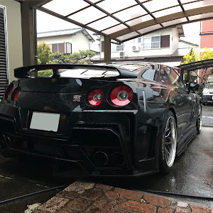 NISSAN GT-R