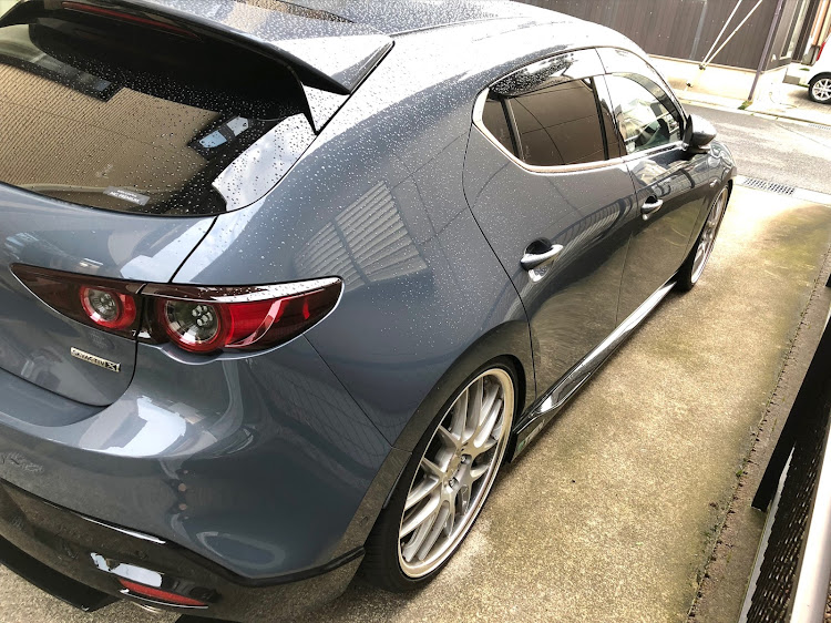 MAZDA3の７月もよろしくお願いいたします・雨上がりの朝・洗車に関するカスタム事例の投稿画像5枚目