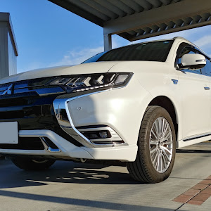 アウトランダーPHEV GG3W