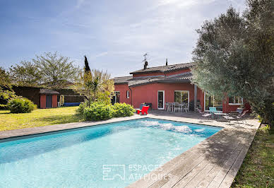 Maison avec piscine et terrasse 1