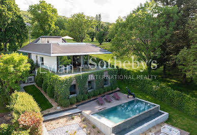 Maison avec piscine et jardin 8