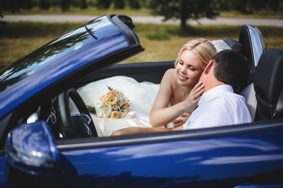 Wedding photographer Darya Babkina (aprildaria). Photo of 25 August 2017