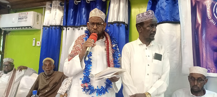 Abdikadir Hussein, an elder from the Awliyahan community speaking at the function