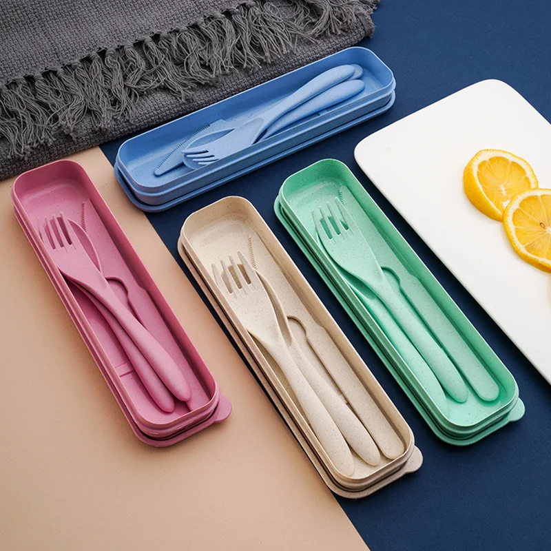 Set de couverts portable créatif en blé avec couteau, fourchette et cuillère, idéal pour les repas en déplacement, léger et pratique.