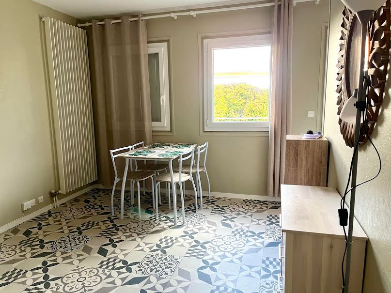 Location meublée appartement 1 pièce 22 m² à Le Puy-en-Velay (43000), 390 €