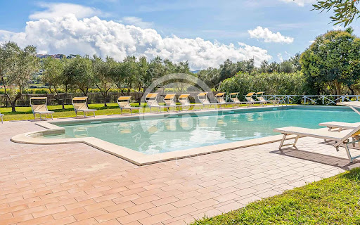 House with pool 3