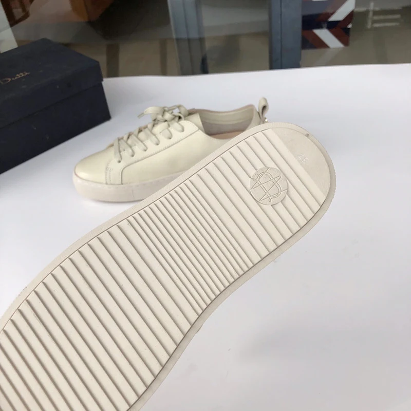 Veterschoenen voor dames, casual, comfortabel en simpel. Deze schoenen bieden de perfecte combinatie van stijl en gemak voor dagelijks gebruik.
