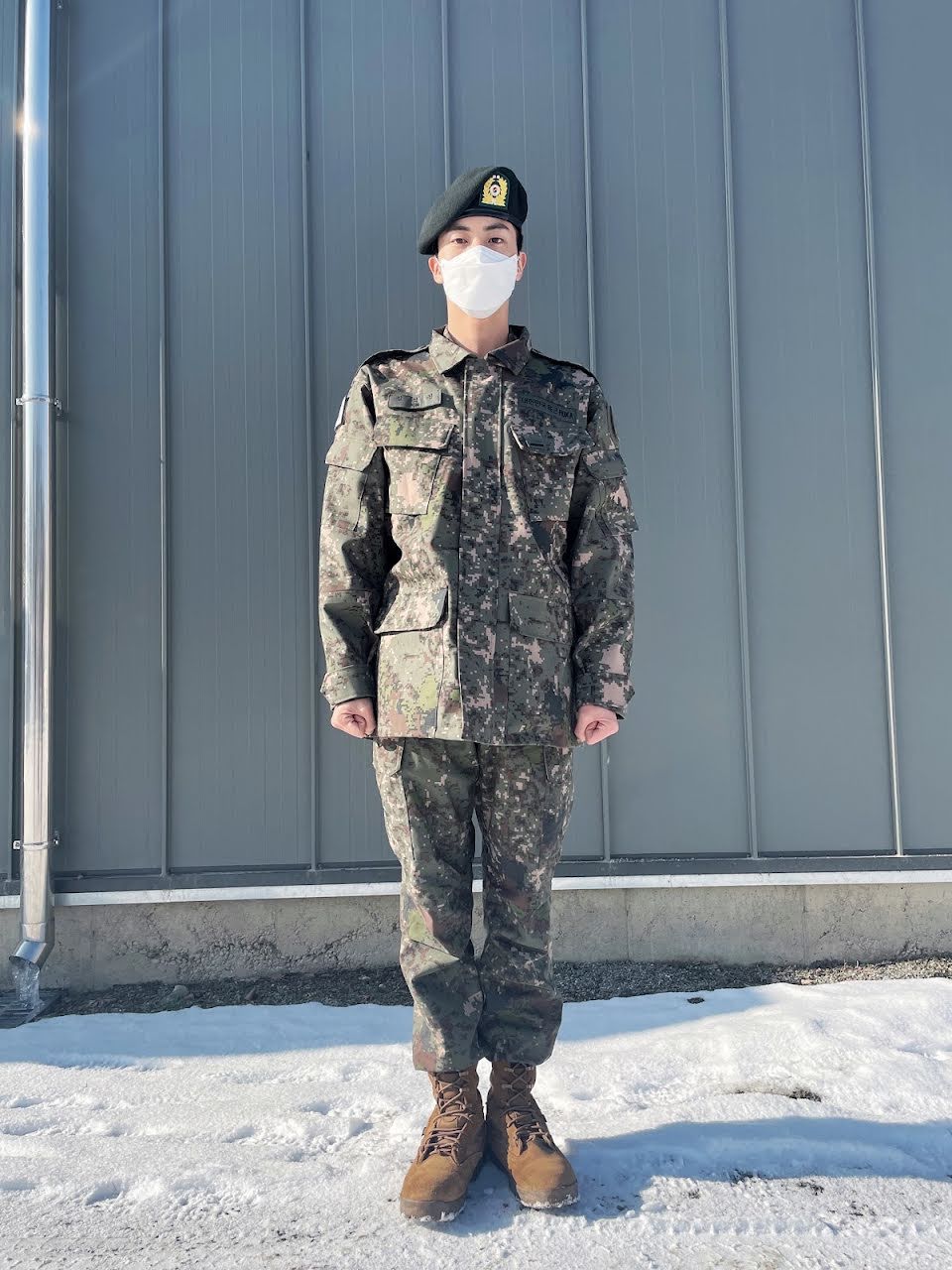 military-weverse-jin-1