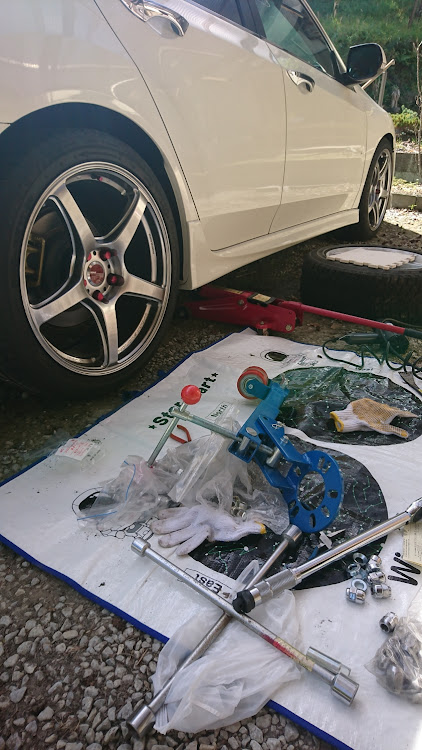 アコードツアラーのフェンダー爪折り・DIY・チームローガン九州・爪折り損のくたびれもうけにならない様に関するカスタム事例の投稿画像1枚目