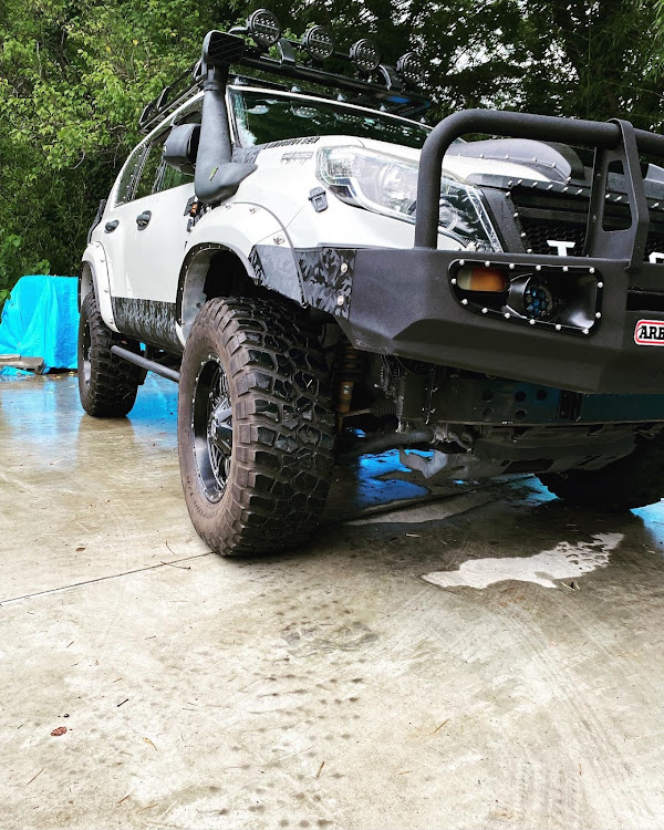 ランドクルーザープラドの35タイヤ・BFGOODRICH・KM2・モンスターエナジーに関するカスタム事例の投稿画像1枚目