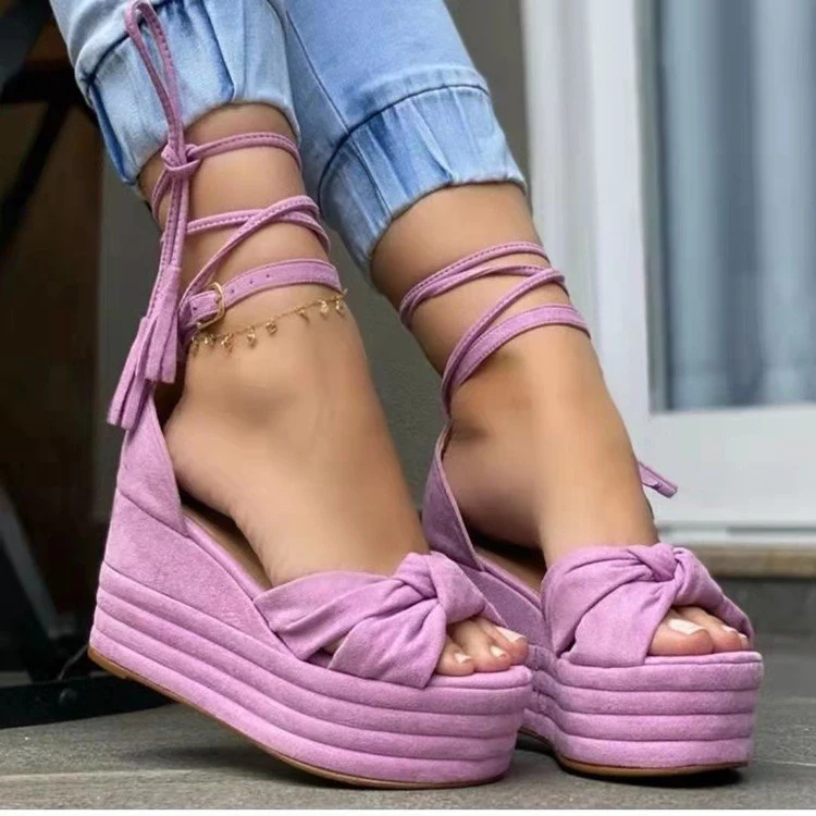Title 1, Fish Mouth Wedge Platform Sandalen met Gesp Riemen