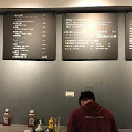 TakeOut Burger & Cafe(忠孝新生店)