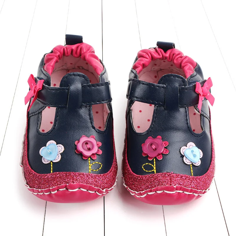 Chaussures antidérapantes pour tout-petits avec semelle en caoutchouc, parfaites pour marcher et jouer en toute sécurité. Adhérence optimale.