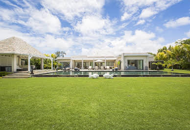 Villa avec jardin et terrasse 5