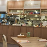 Uzna Omom 杏桃鬆餅屋(中壢大江店)