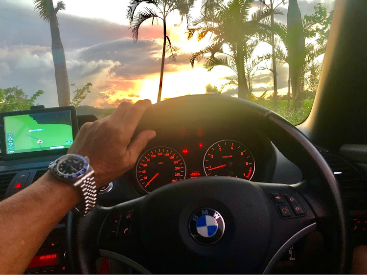 1シリーズ カブリオレの沖縄にあるHawaii別邸？笑🌺・今日の夕焼けはイマイチ・名護にある外国・今日の沖縄はカタブイ続き・緊急事態宣言そろそろ解除かなぁ〜に関するカスタム事例の投稿画像2枚目