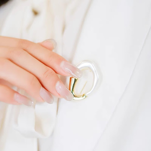 Title 3, Glossy Round Brooch Female Corsage Exquisite Cl...