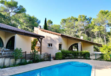 Maison avec piscine et terrasse 19