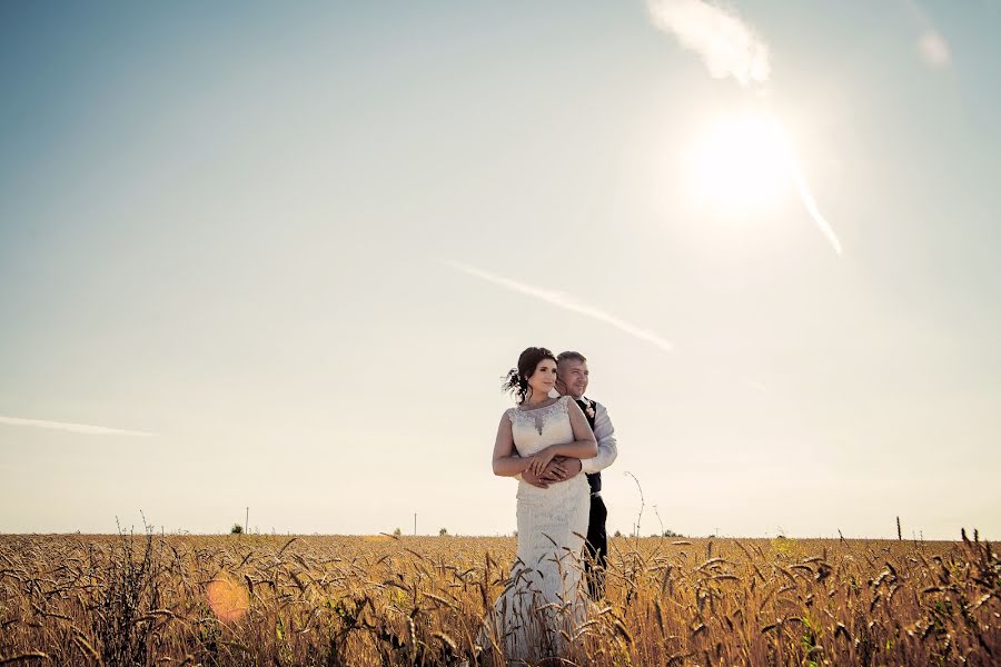 Fotógrafo de casamento Anna Gladkovskaya (annglad). Foto de 17 de setembro 2018