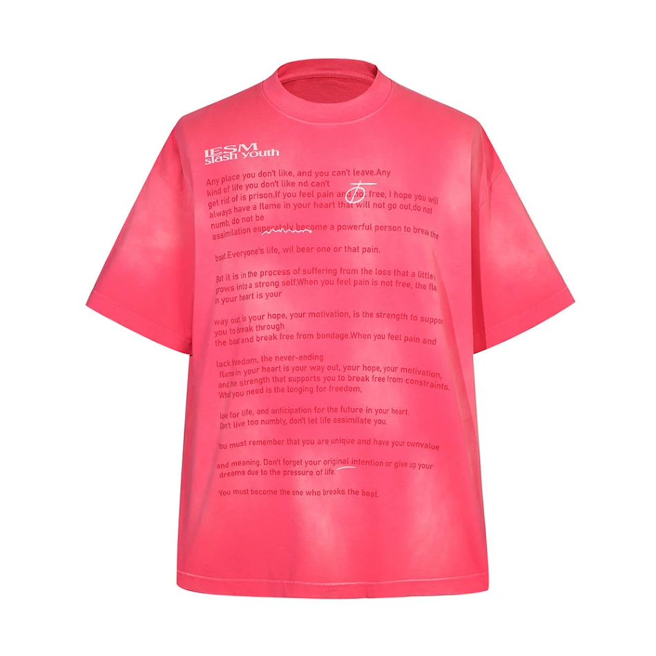 T-shirt a maniche corte con stampa di lettere per uomo. Stile e comfort quotidiano. Perfetta per un look casual e alla moda. Indossa la tendenza.