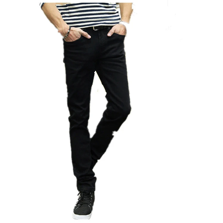 Cropped jeans with holes in the knee
