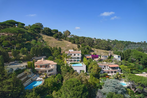 Maison avec piscine et jardin 4