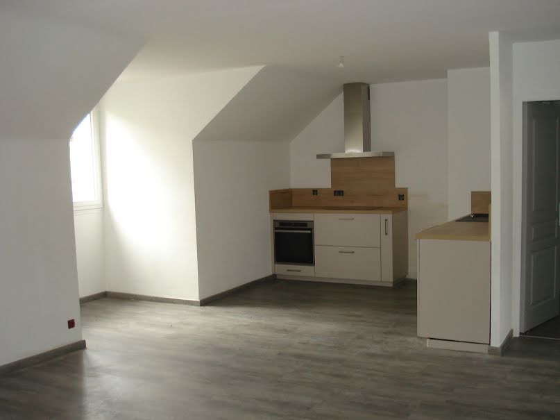 Vente appartement 3 pièces 68 m² à Riom-ès-Montagnes (15400), 66 780 €