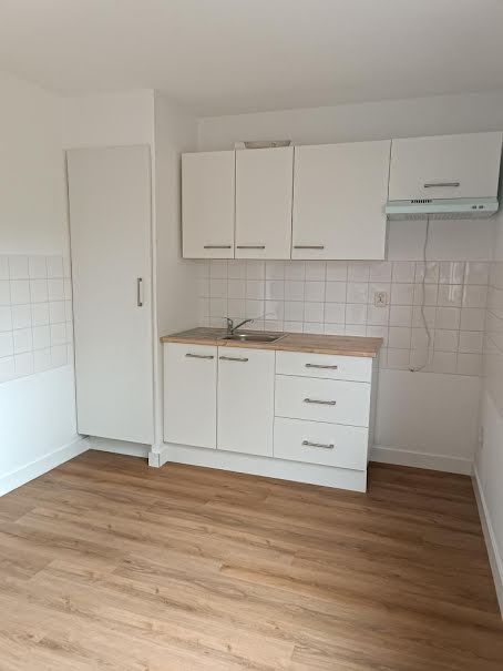 Location  appartement 3 pièces 63 m² à Saint-Césaire (17770), 590 €