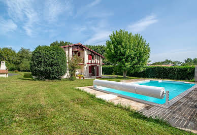 Maison avec jardin et terrasse 5