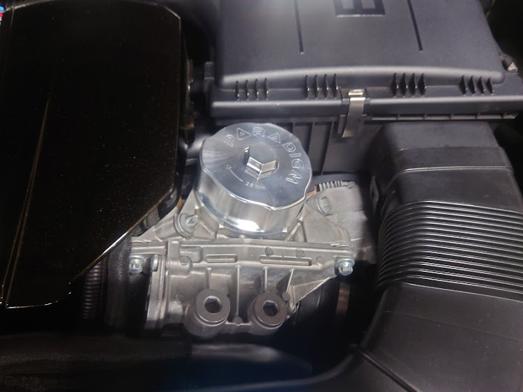 335iの立体駐車場・オイルフィルターキャップ・鉄粉除去磁石付き・BOCHSオイルフィルター・ラーメン大好きに関するカスタム事例の投稿画像8枚目