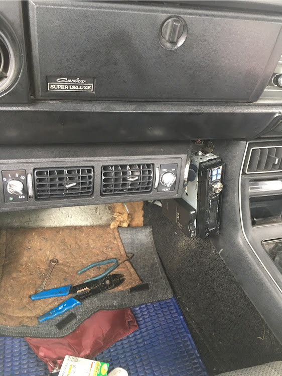 カリーナのDIY・吊り下げ式エアコン・配線処理・旧車・山口に関するカスタム事例の投稿画像1枚目