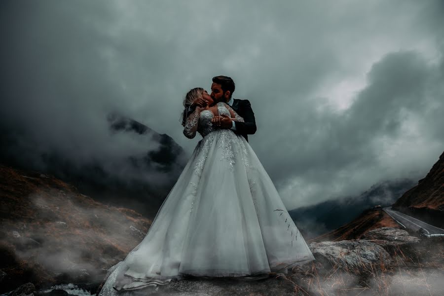 Fotografer pernikahan Cristian Burlacu (crsphotographer). Foto tanggal 2 Desember 2022